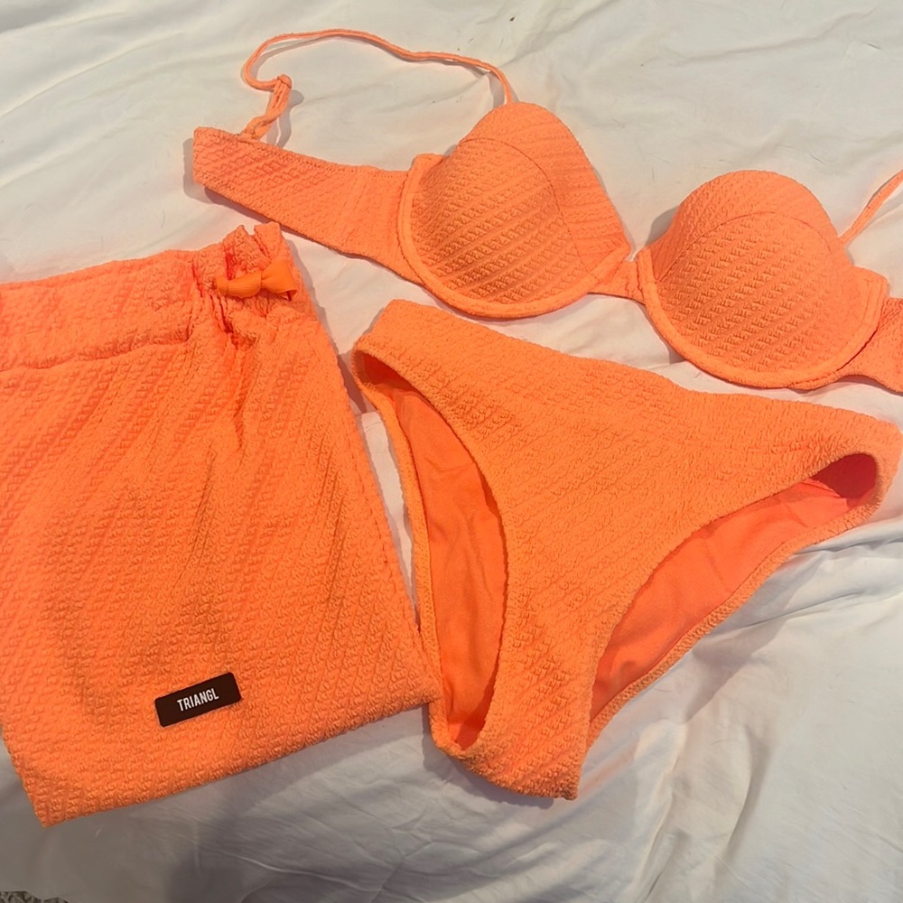 Triangl New Bathingsuit. Never worn comes with bag!